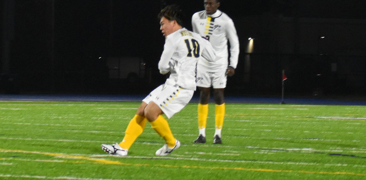 Mustangs defeat Ravens in extra time