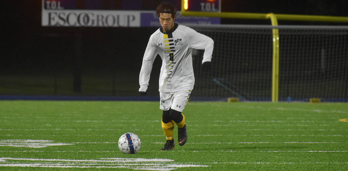 Wildcats edge Mustangs