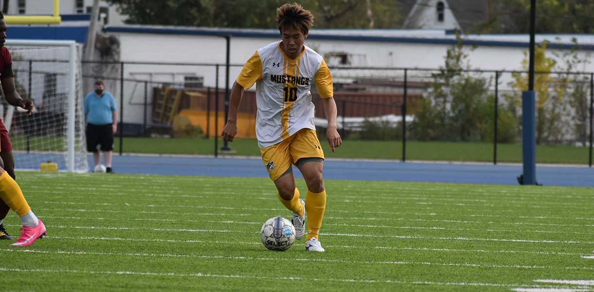 Mustangs earn spot in postseason