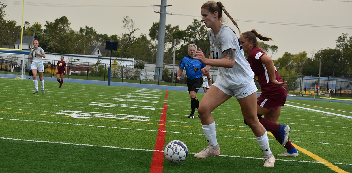 Yellowjackets hand Mustangs road defeat