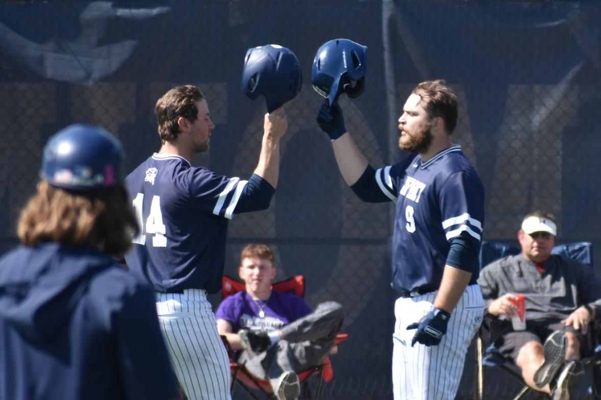 Mustangs sweep four-game series with Vikings
