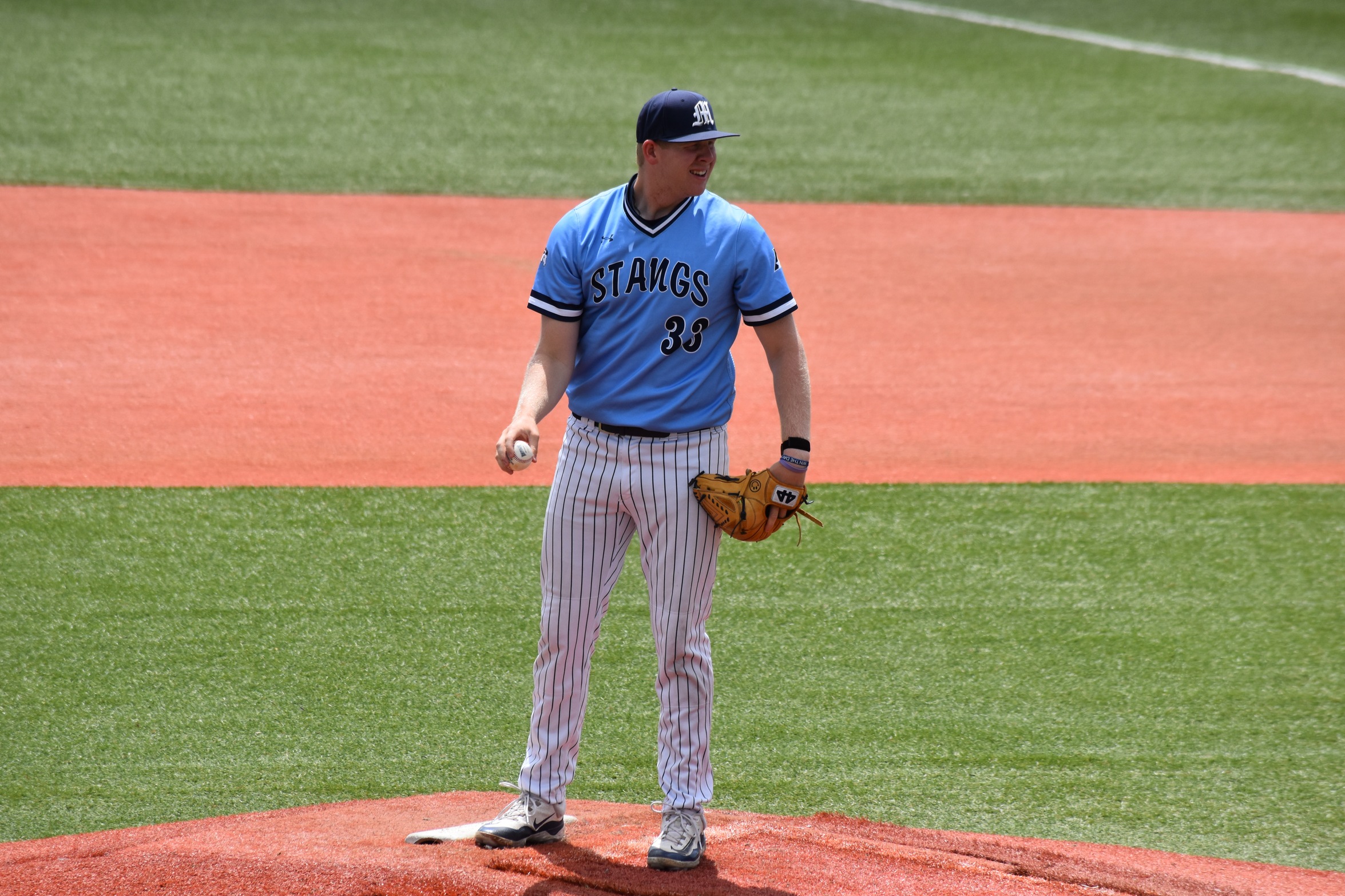 Mustangs Swept by Morningside to Close Weekend