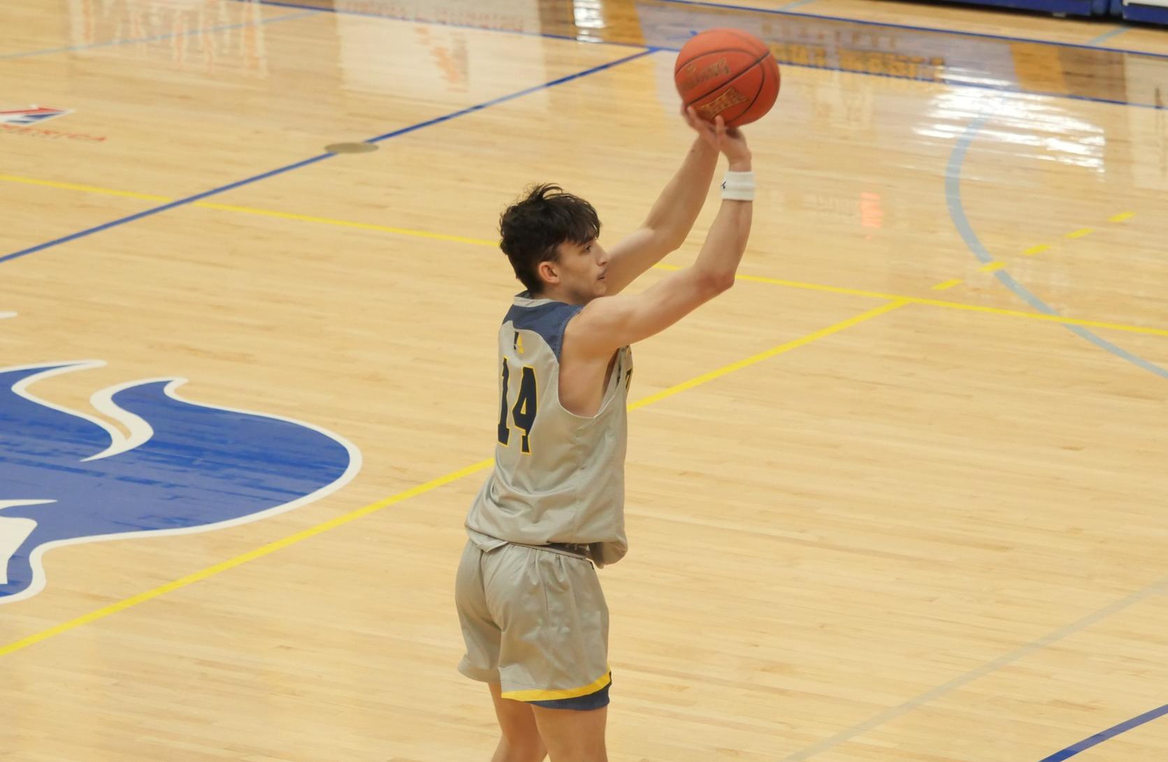 Early deficit too much to overcome for men's basketball