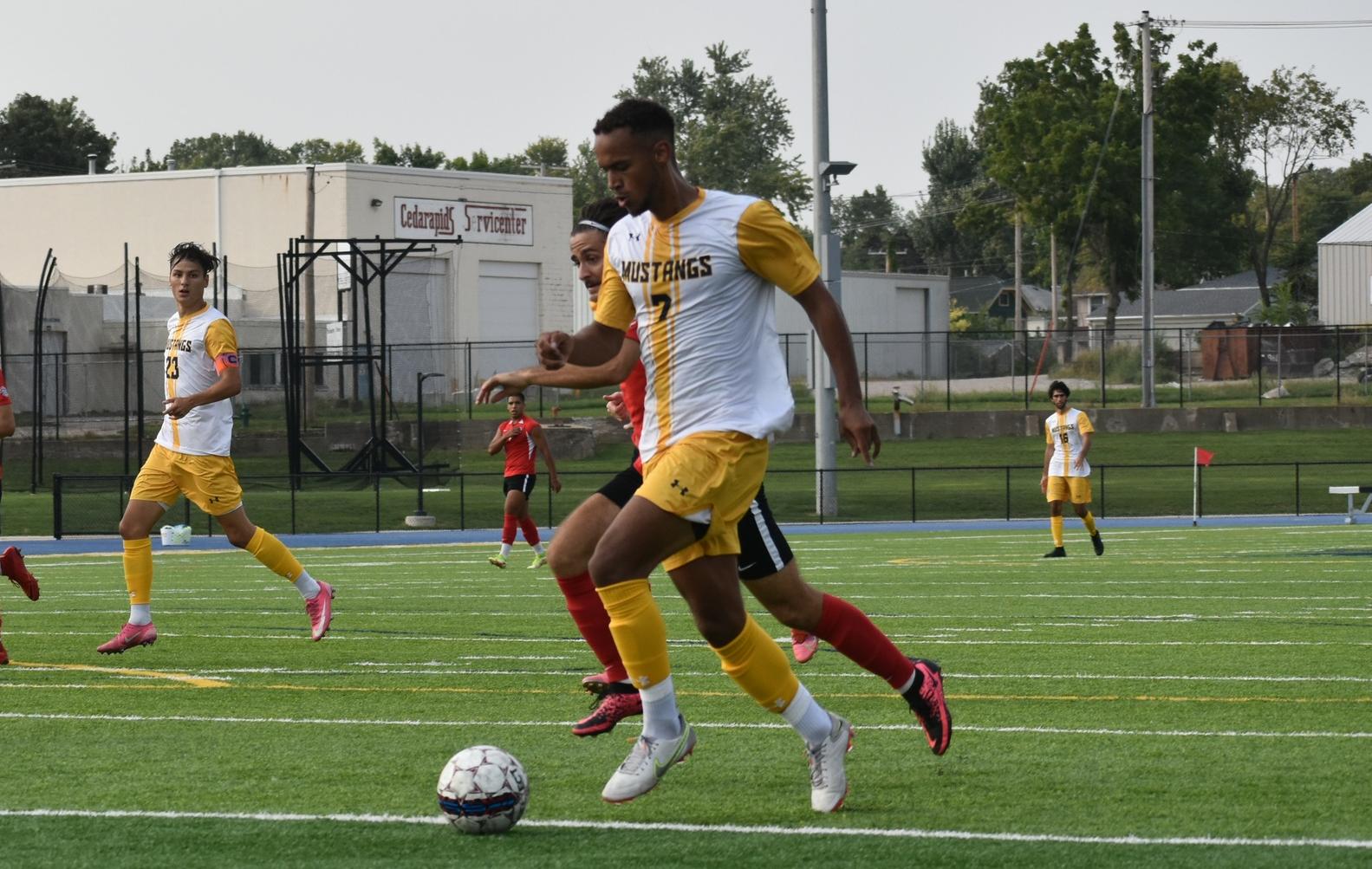Mustangs get road shutout at Evangel