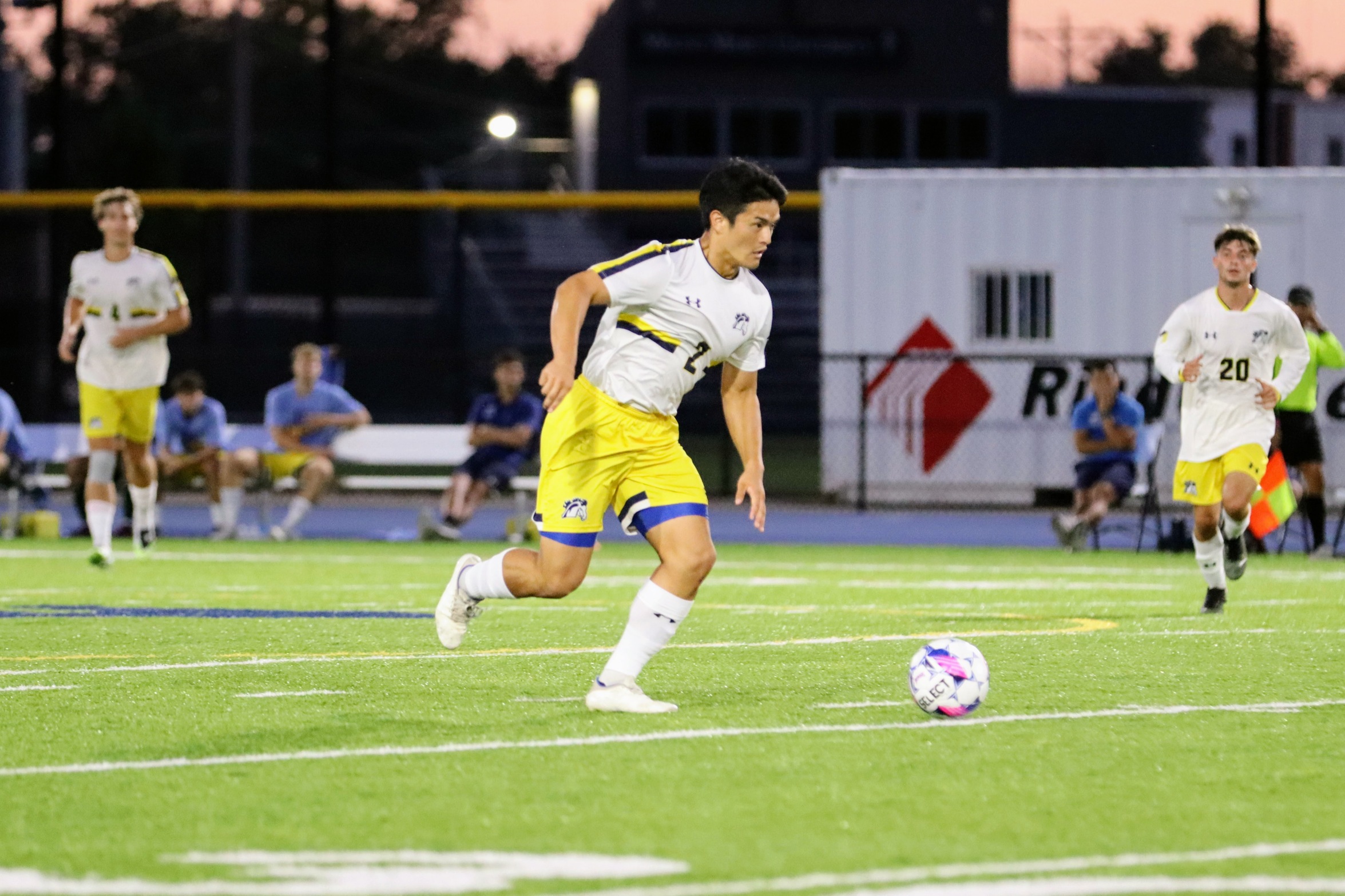 Mustangs Drop Road Contest Against Baker