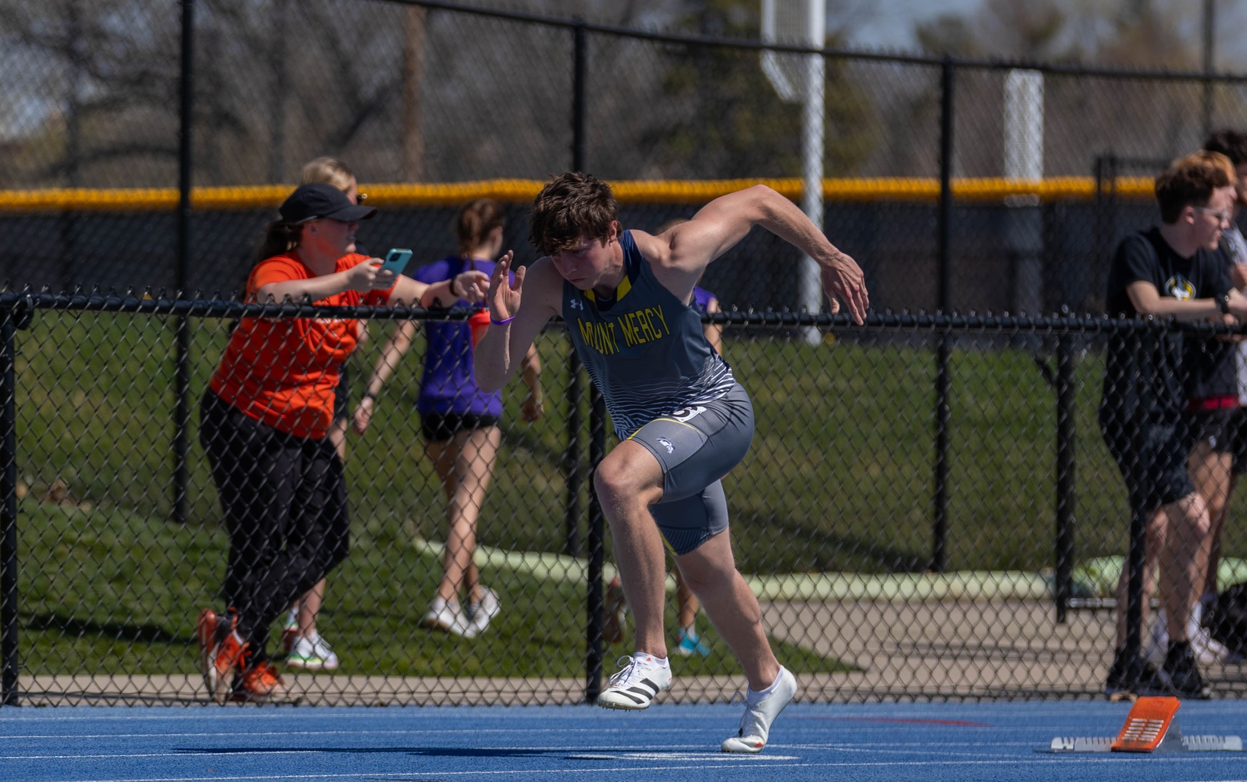 Mustangs Kick Off Outdoor Season in Memphis