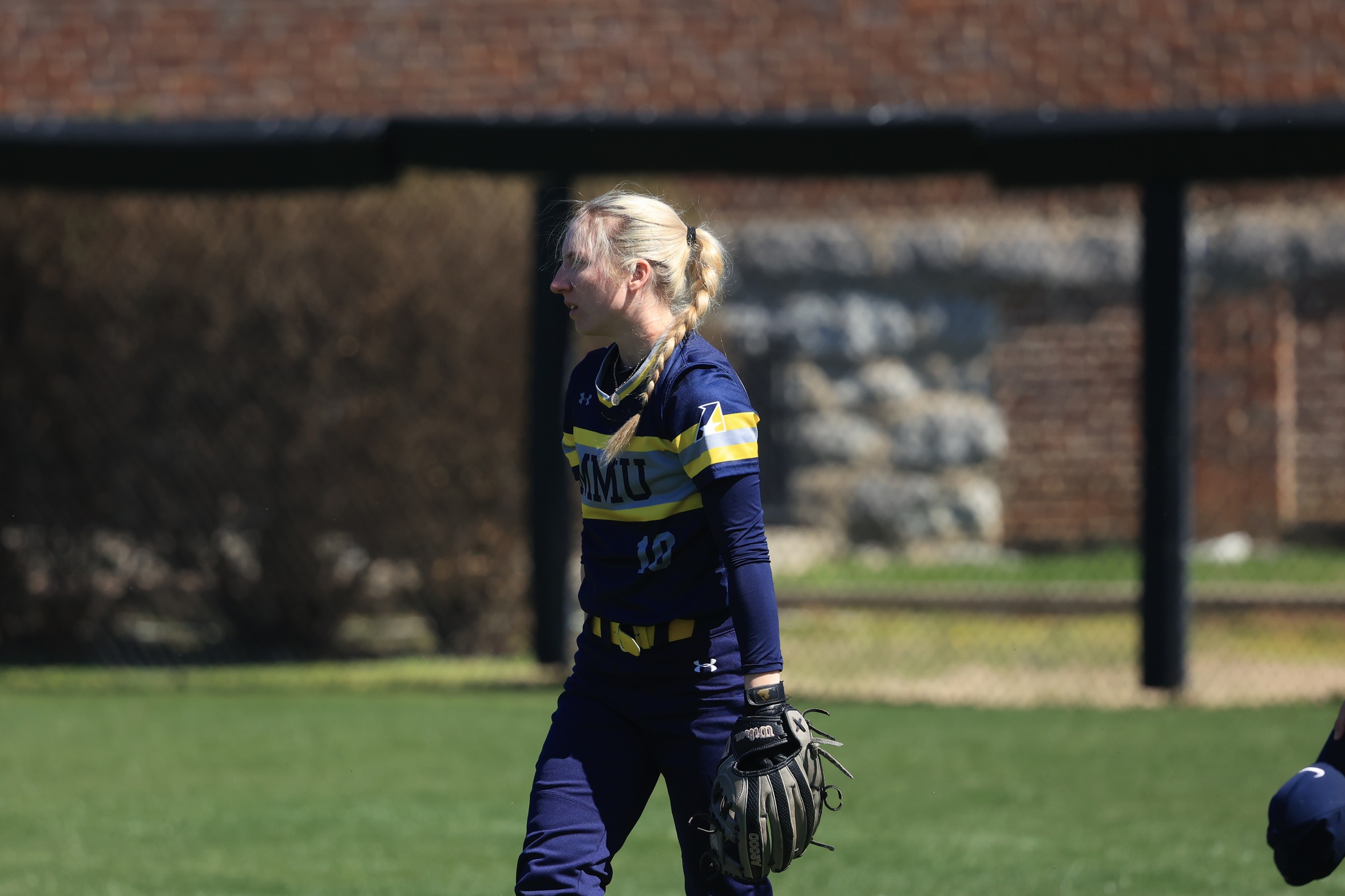 Walkoff Run Propels Mustangs to Split Doubleheader