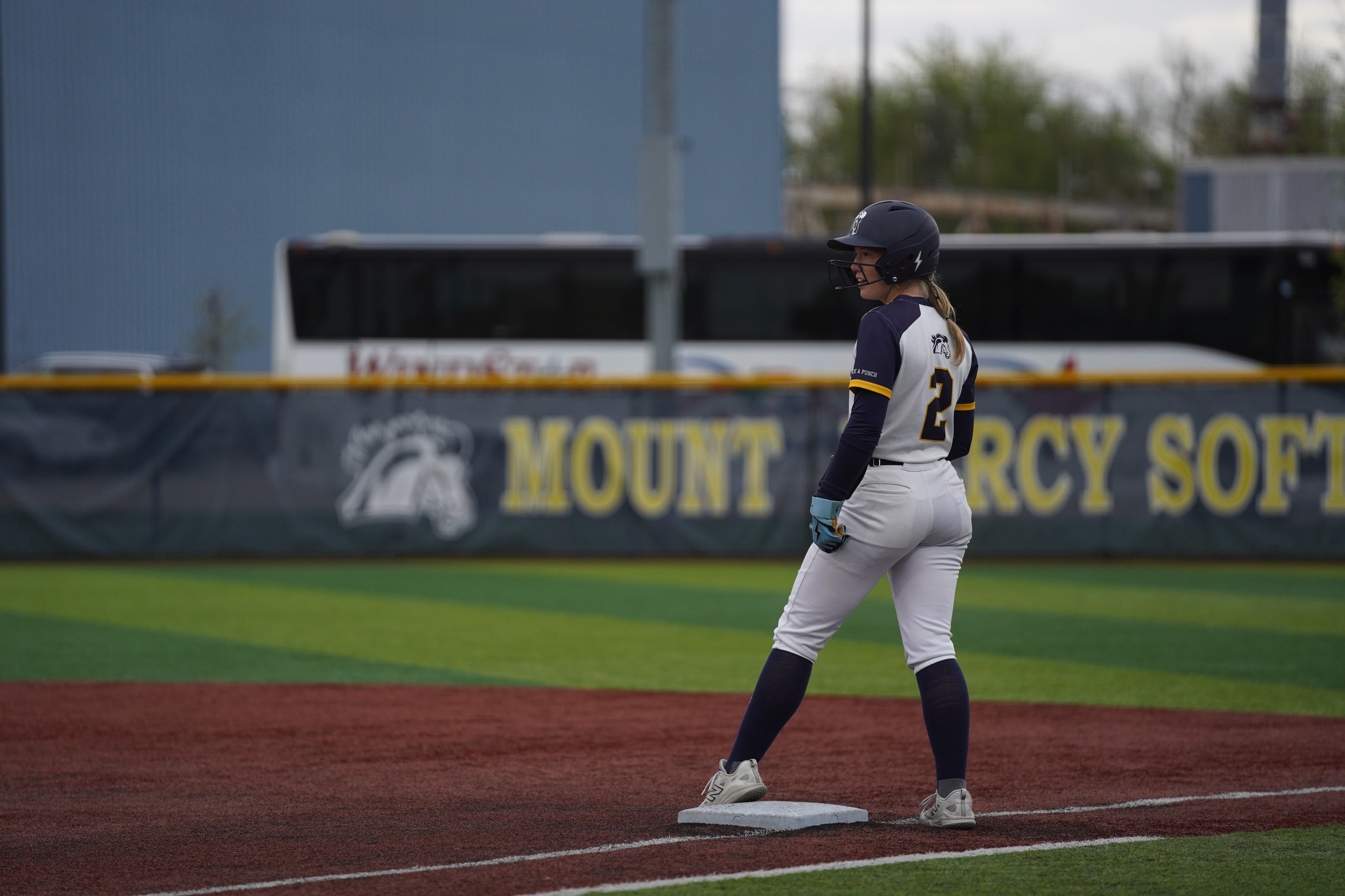 Mustangs Deliver First Defeat to Seahawks in Doubleheader Split