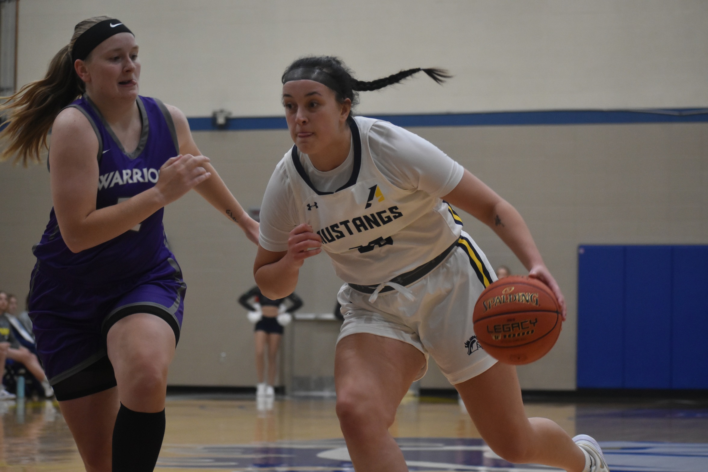 Mustangs outlast V-Hawks for third win