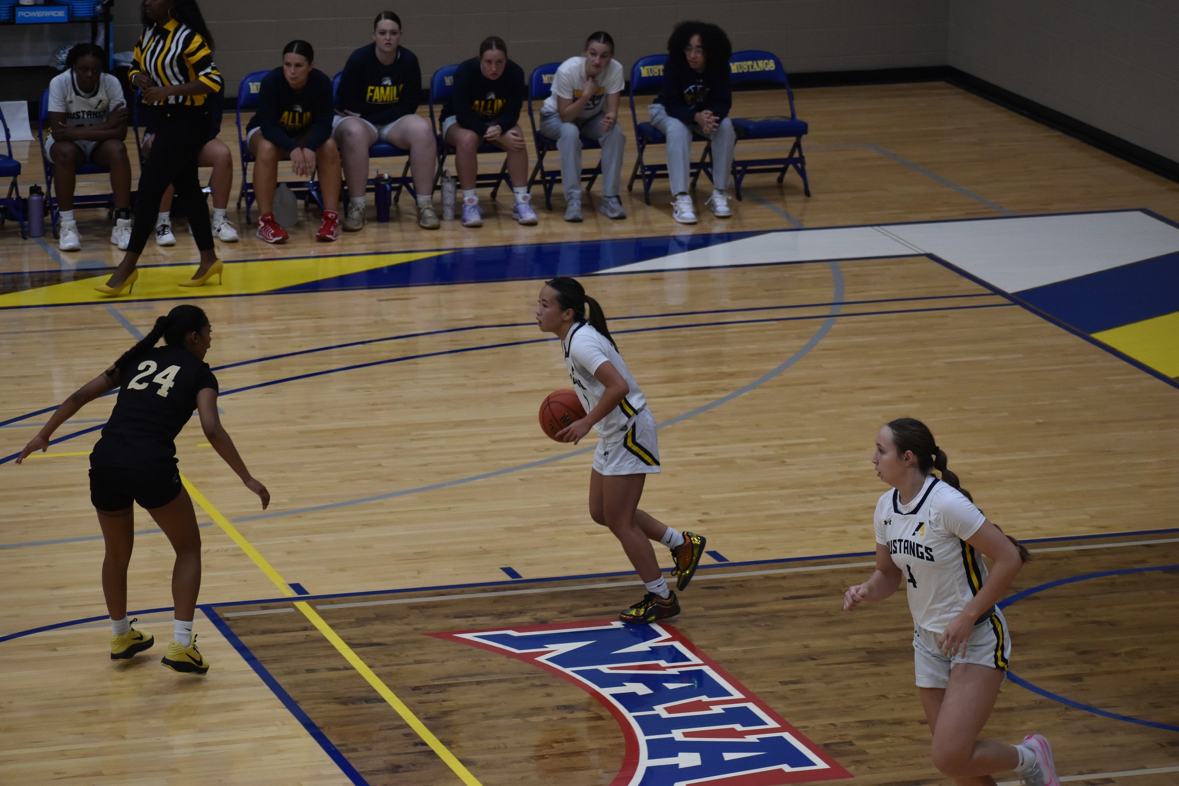 Mustangs Use Fourth-Quarter Execution to Edge Bees