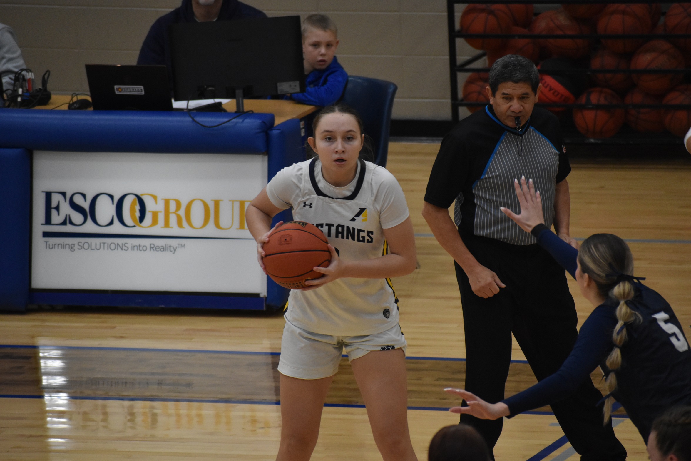 Strong Defense Propels Mustangs Past Statesmen