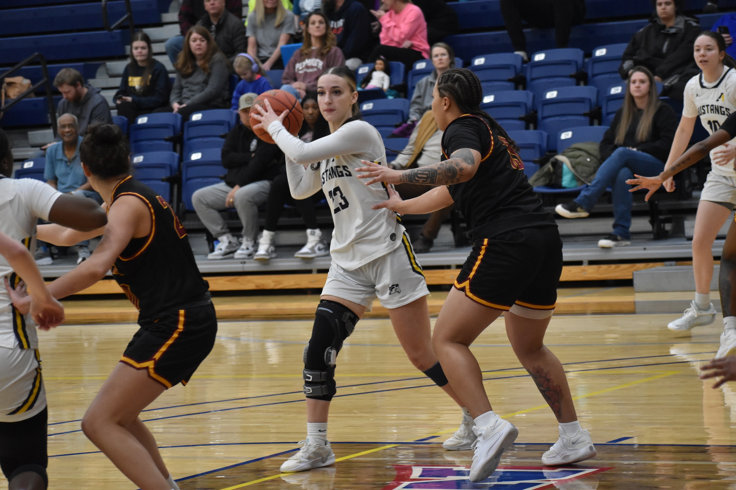 Mustangs Struggle in Loss Against Wildcats
