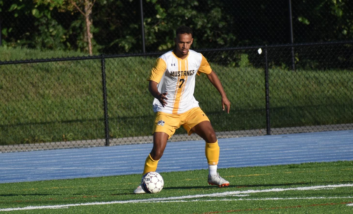 #19 Pioneers survive scare versus Mustangs