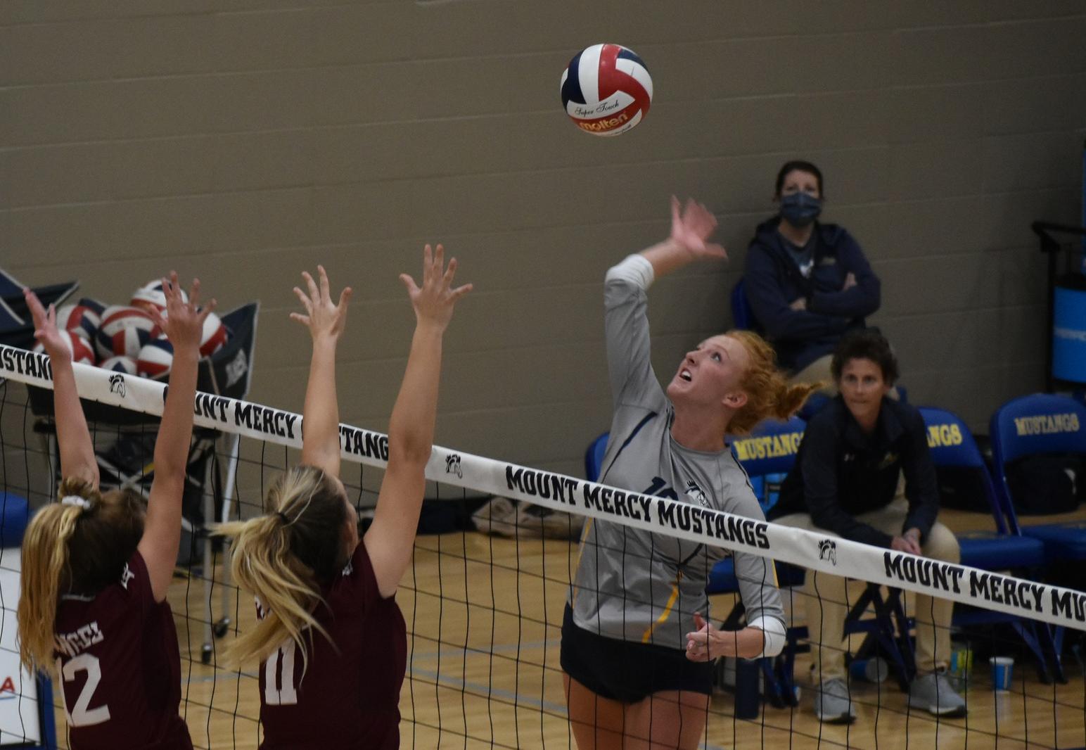 Mustang volleyball falls to Pioneers, Pirates